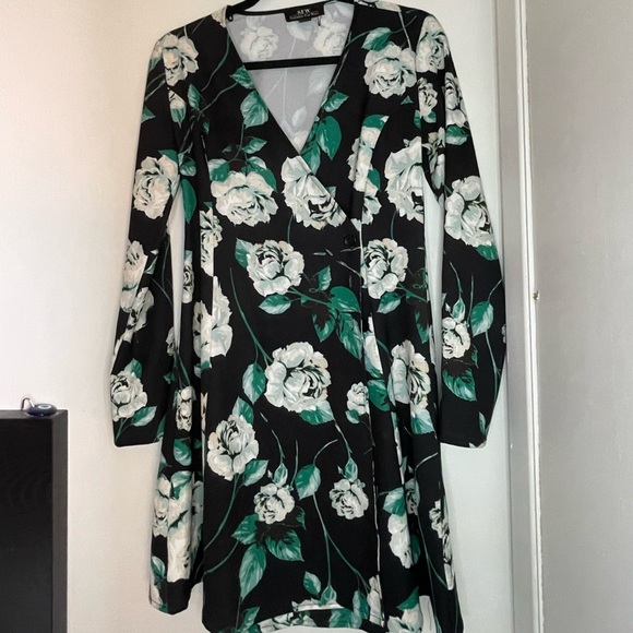 SFW wrap floral dress - Picture 2 of 3